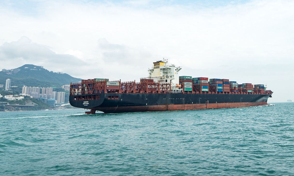 Nave con container in mare